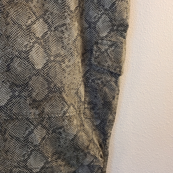 Good American Good Cargo Hunter Snake Jogger Pants - Picture 5 of 8